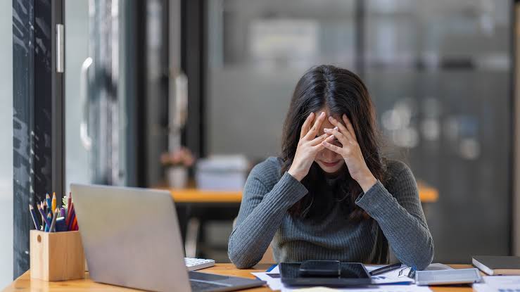 Signs-of-Career-Burnout-vs-Depression-How-to-Tell-the-Difference